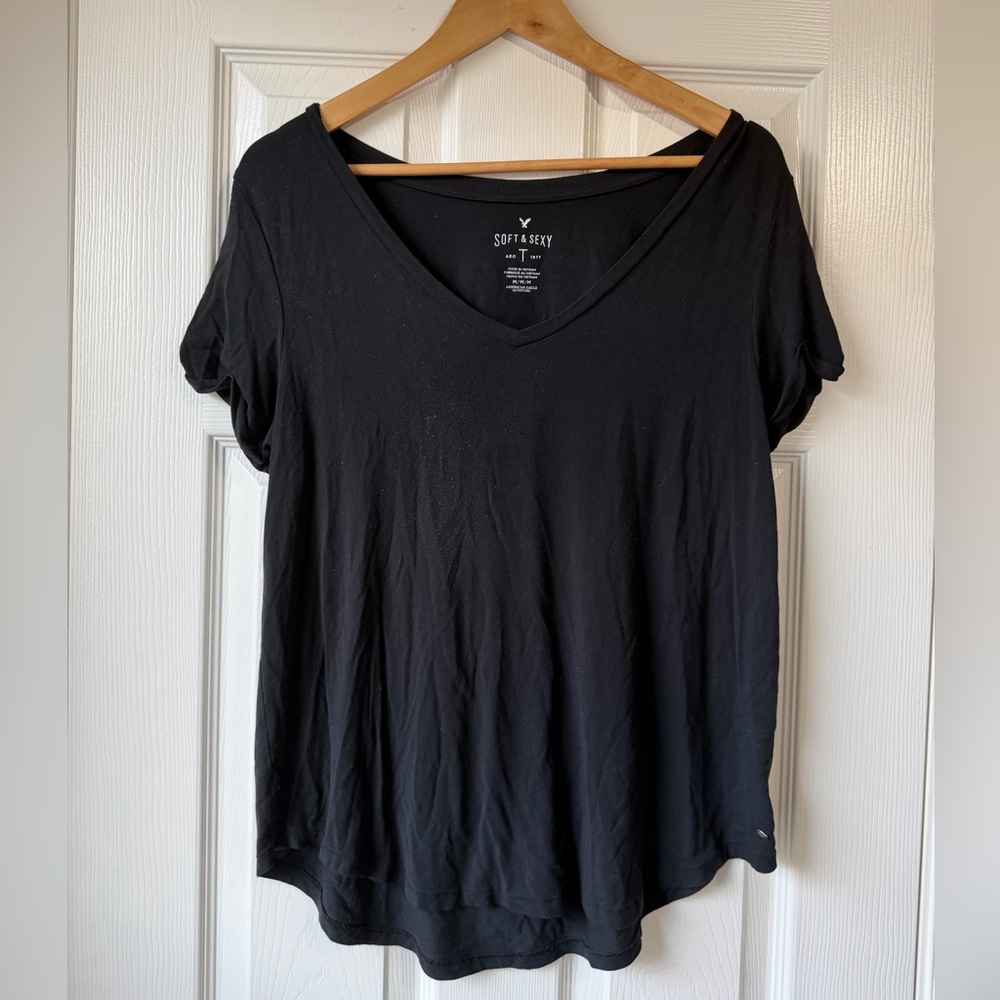 American Eagle Outfitters Black V‑Neck Short Sleeve Tee